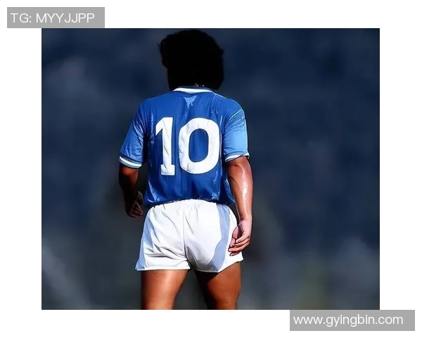 重庆足球明星的足迹探寻曾经到访的传奇球员们 重庆足球明星的足迹探寻曾经到访的传奇球员们