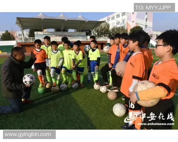 足球明星贴纸墙画创意设计分享让你的空间充满活力与激情